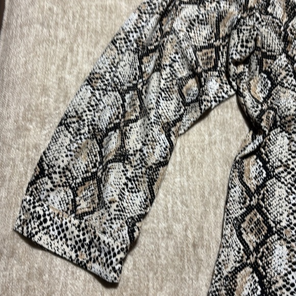 2X The Limited Snake print Button up flowy top tab sleeves collared V neck - Picture 4 of 5